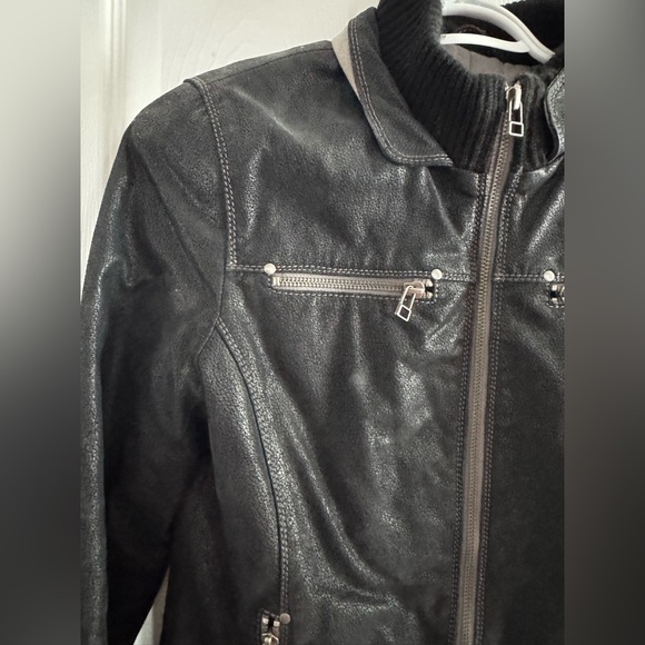 Danier Black Leather Jacket with Zipper Details - Picture 5 of 8